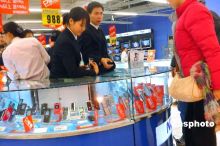 電子產品銷售收入激增24% 手機業務引領增長